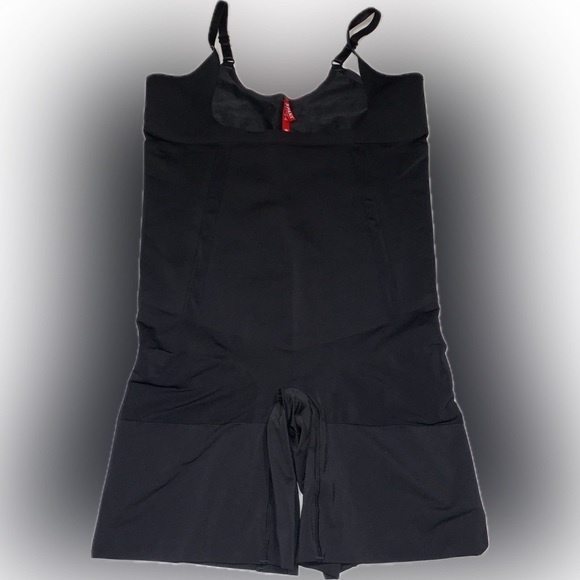 SPANX Sculpt Black Under Bust Body Suit Shaper Mid Thigh Booty Lifting 1X - Picture 1 of 9